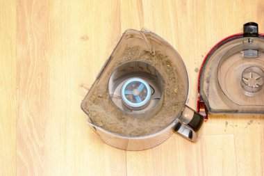 Torbalı elektrikli süpürge içeriğini