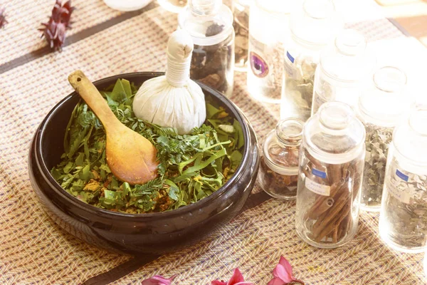 Ayurvedik Tıp, Hint geleneksel bitkisel tedavi