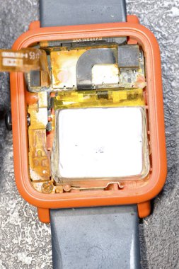 su hasarlı elektronik saat