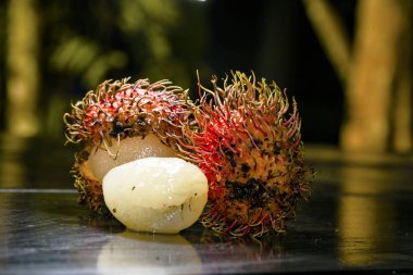 tayland'da yetişen mangosten meyvesi