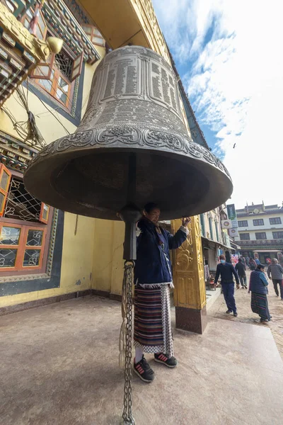 Большой Колокол Буддийском Храме Катманду Непал Ноябрь 2017 — стоковое фото