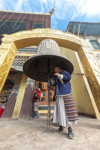 Une Grande Cloche Dans Temple Bouddhiste Katmandou Népal Novembre 2017 — Photo