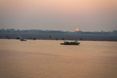 Varanasi, Hindistan'da Puja töreni. Kasım 19, 2016