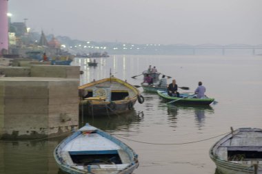 Varanasi Ganj nehrinin Embankment, Hindistan, Kasım 2016