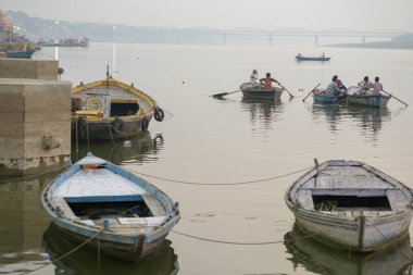 Varanasi Ganj nehrinin Embankment, Hindistan, Kasım 2016