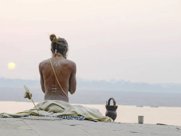 Hindistan 'da Yogi, Varanasi. Ganj seti
