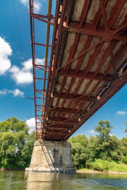 Dinyester 'ın üzerindeki köprü. Ukrayna. İvanofrankovsk. 24 Ağustos 2020