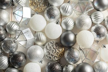 Neşeli Noel arka plan tatil topları ile