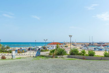 Yelkenli tekneler arka plan üzerinde Marina