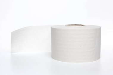 tuvalet kağıdı beyaz arkaplanda izole edildi