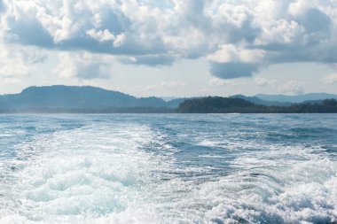 Tropik cennet arka plan ile sıcak deniz