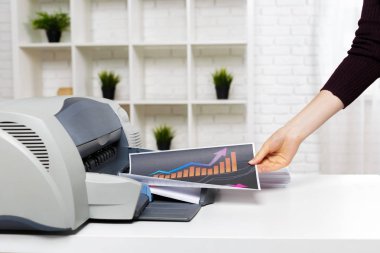 Kadın el yazıcı kullanma office