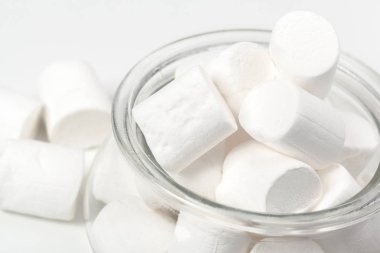Kabarık beyaz Marshmallow cam