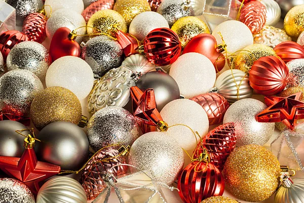 Neşeli Noel arka plan tatil topları ile