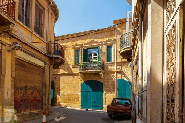 Avrupa'nın eski şehirdeki sokak sahnenin ayrıntı görünümü