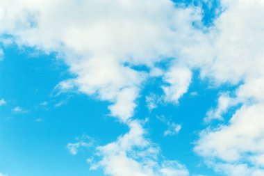 Bulutlu mavi gökyüzü