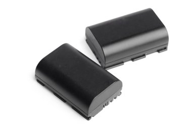 siyah beyaz arka plan üzerinde kamera pilleri