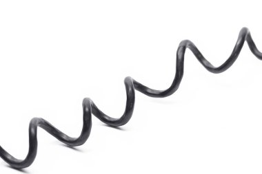 Beyaz arkaplanda siyah kablo izole edildi