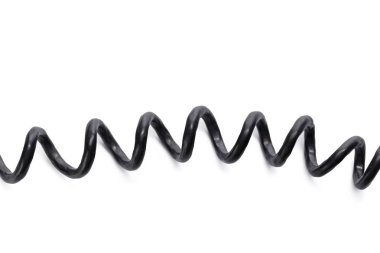 Beyaz arkaplanda siyah kablo izole edildi