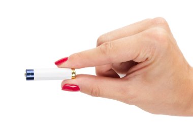 Pil üzerinde beyaz izole kadın, elinde 