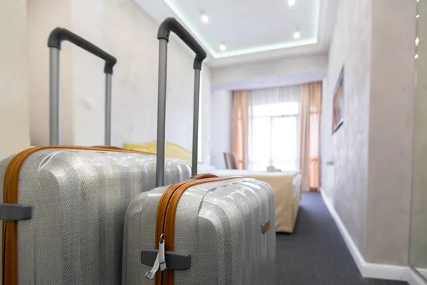 Koffer Oder Gepäck Einem Modernen Hotelzimmer — Stockfoto