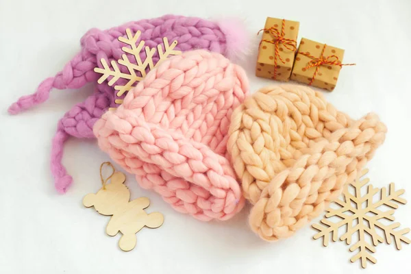 Sıcak şapka ile el yapımı Triko bileşimi pastel renk