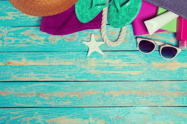 Yaz plaj öğeleri ile tatil arka plan, seyahat ve tatil kavramı 