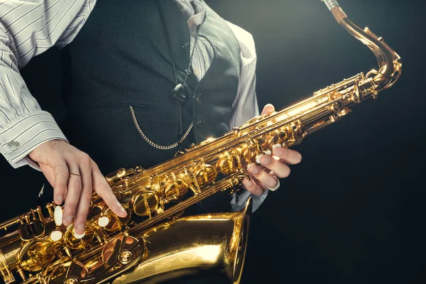 Jeune Homme Jouant Saxophone — Photo