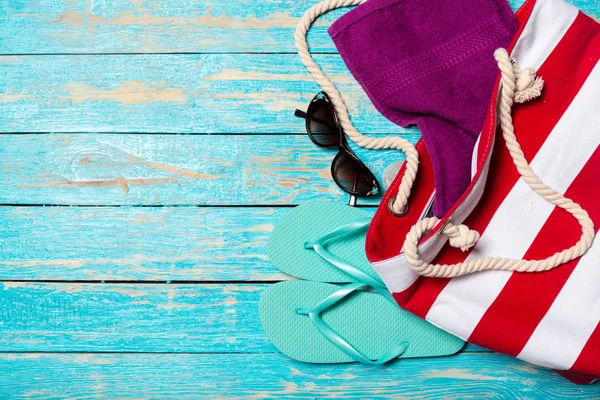 Yaz plaj öğeleri ile tatil arka plan, seyahat ve tatil kavramı 