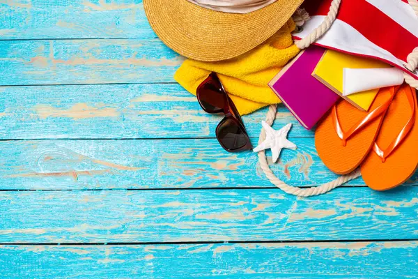 Yaz plaj öğeleri ile tatil arka plan, seyahat ve tatil kavramı 