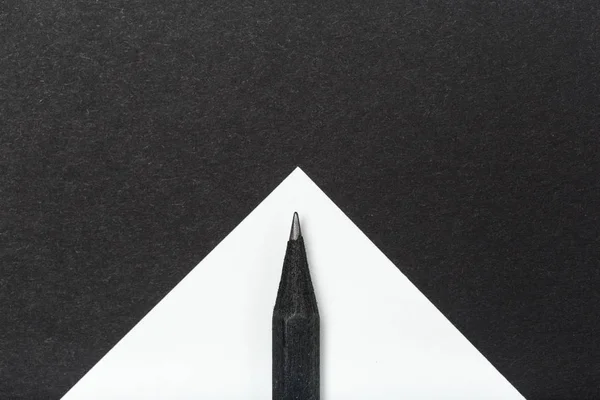 Nahaufnahme Eines Bleistifts Der Auf Einem Blatt Papier Liegt — Stockfoto