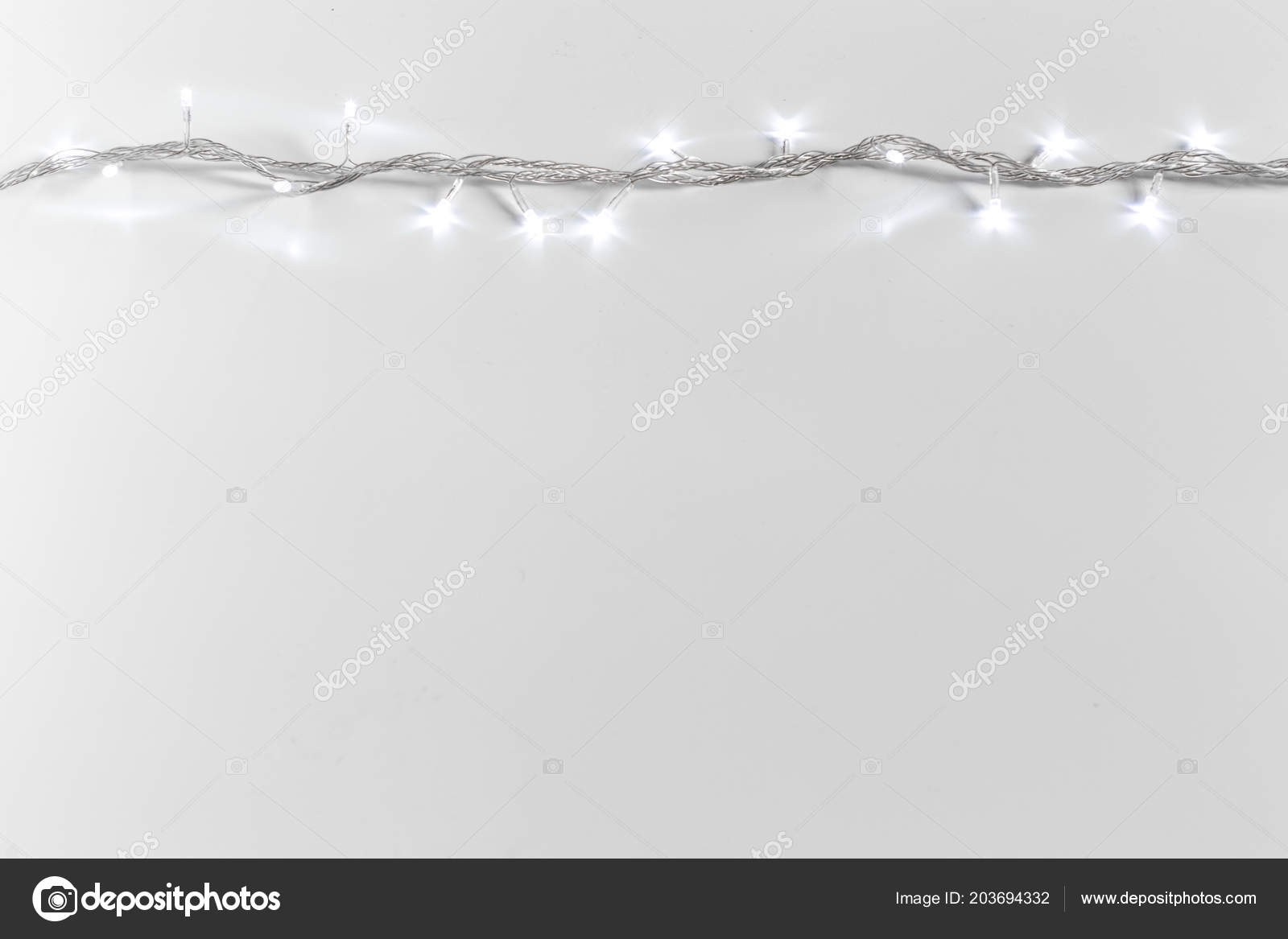 Garland with Christmas lights on grey background — Fotografie od Fotofabrika