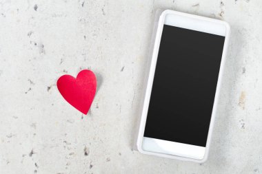 Sevgililer günü tebrik kartı şablonu ile smartphone