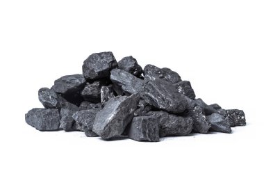 Doğal ahşap kömür izole üzerinde beyaz arka plan, yakın çekim 