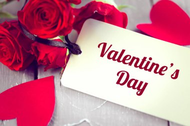 Sevgililer günü tebrik kartı kırmızı güllü