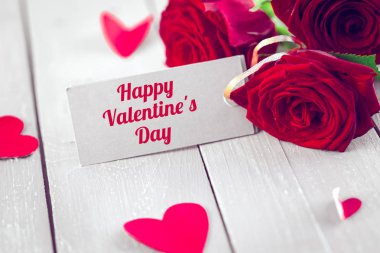 Sevgililer günü tebrik kartı kırmızı güllü