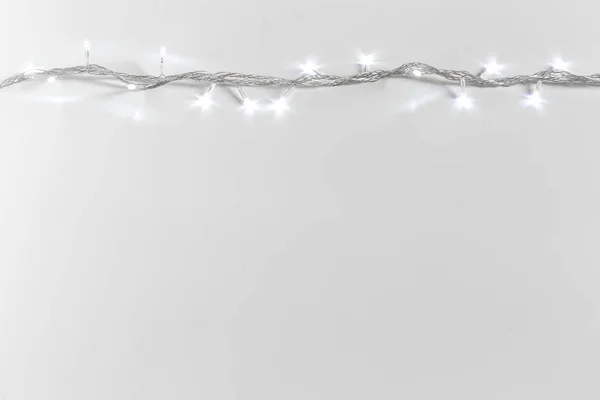 Girlande Mit Weihnachtsbeleuchtung Auf Grauem Hintergrund — Stockfoto