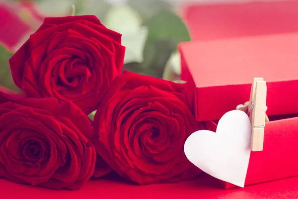 Tarjeta Felicitación San Valentín Con Rosas Rojas — Foto de Stock