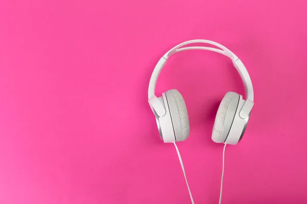 Moderne Koptelefoon Helder Roze Achtergrond — Stockfoto