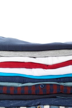 Beyaz arka plan, closeup elbise yığını