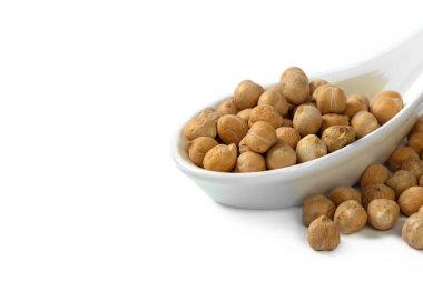 Beyaz arkaplanda soyalı soya fasulyesi