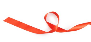 kırmızı kurdele beyaz arkaplanda izole edildi