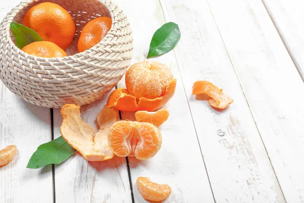 Mandarines Fraîches Sur Table Bois — Photo