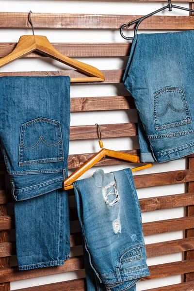 Jeans Sobre Fondo Madera Sobre Fondo Cerca — Foto de Stock