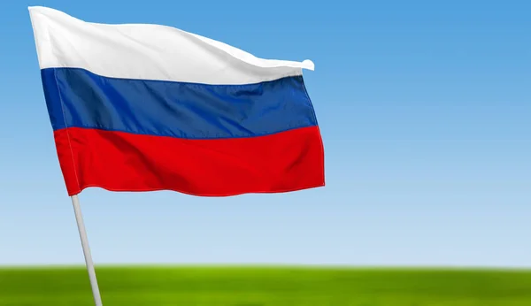Флаг России Против Голубого Неба — стоковое фото