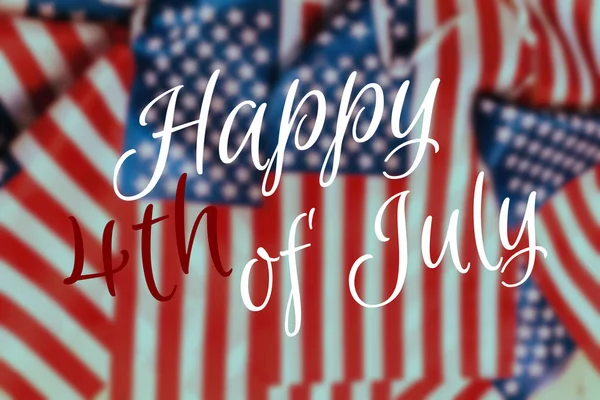 Glückliche Glückwunschkarte Zum Unabhängigkeitstag Auf Verschwommenem Hintergrund Der Amerikanischen Flagge — Stockfoto