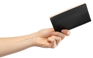 Beyaz bir arka plan üzerinde elinde pasaportu