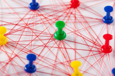 iş parçacığı bağlanma kırmızı iğneler, ağ kavramı, yakın çekim