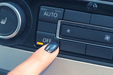 İklim kontrol ünitesi yeni arabada