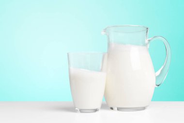 Biraz süt ile sürahi